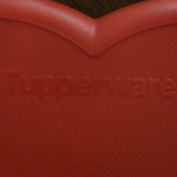 Tupperware Heart Shaped Container - Picture 10 of 10